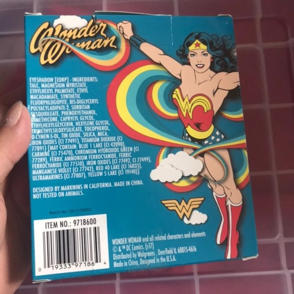 Wonder Woman Eyeshadow Palette - Picture 2 of 3